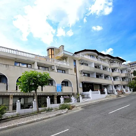 فندق Hotel Corona 3*