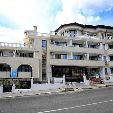 Hotel Corona سفيتي فلاس