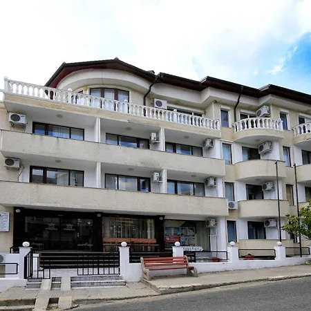 فندق Hotel Corona 3*
