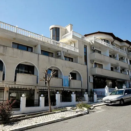 Hotel Corona فندق 3*