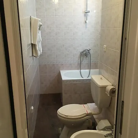 Hotel Corona فندق