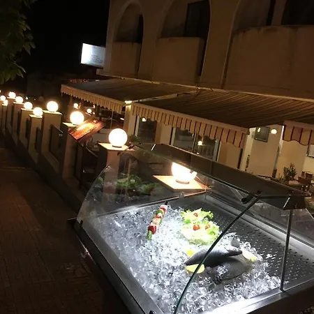 Hotel Corona فندق سفيتي فلاس