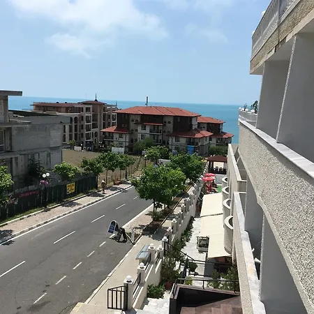 Hotel Corona فندق