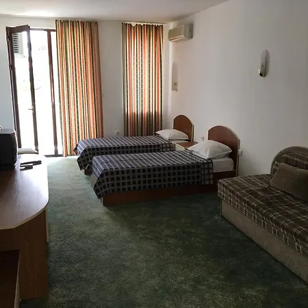 Hotel Corona فندق 3*