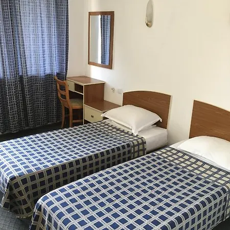 فندق Hotel Corona سفيتي فلاس