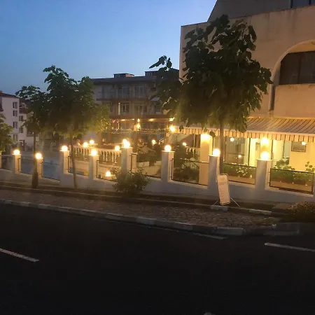 Hotel Corona فندق