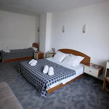 فندق Hotel Corona 3*