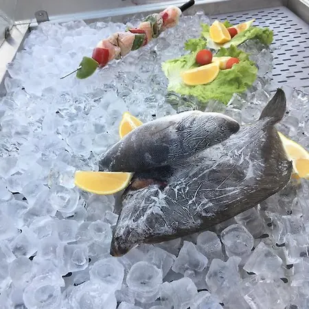 מלון Hotel Corona 3*