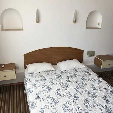 Hotel Corona מלון