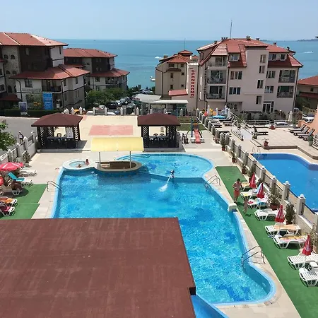 מלון Hotel Corona 3*