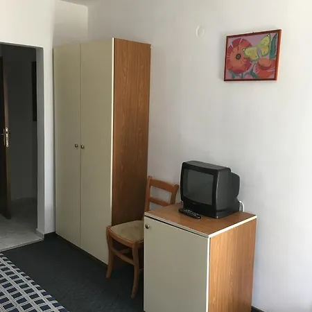 מלון Hotel Corona 3*