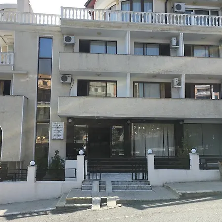 מלון Hotel Corona 3*