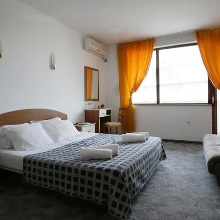 מלון Hotel Corona